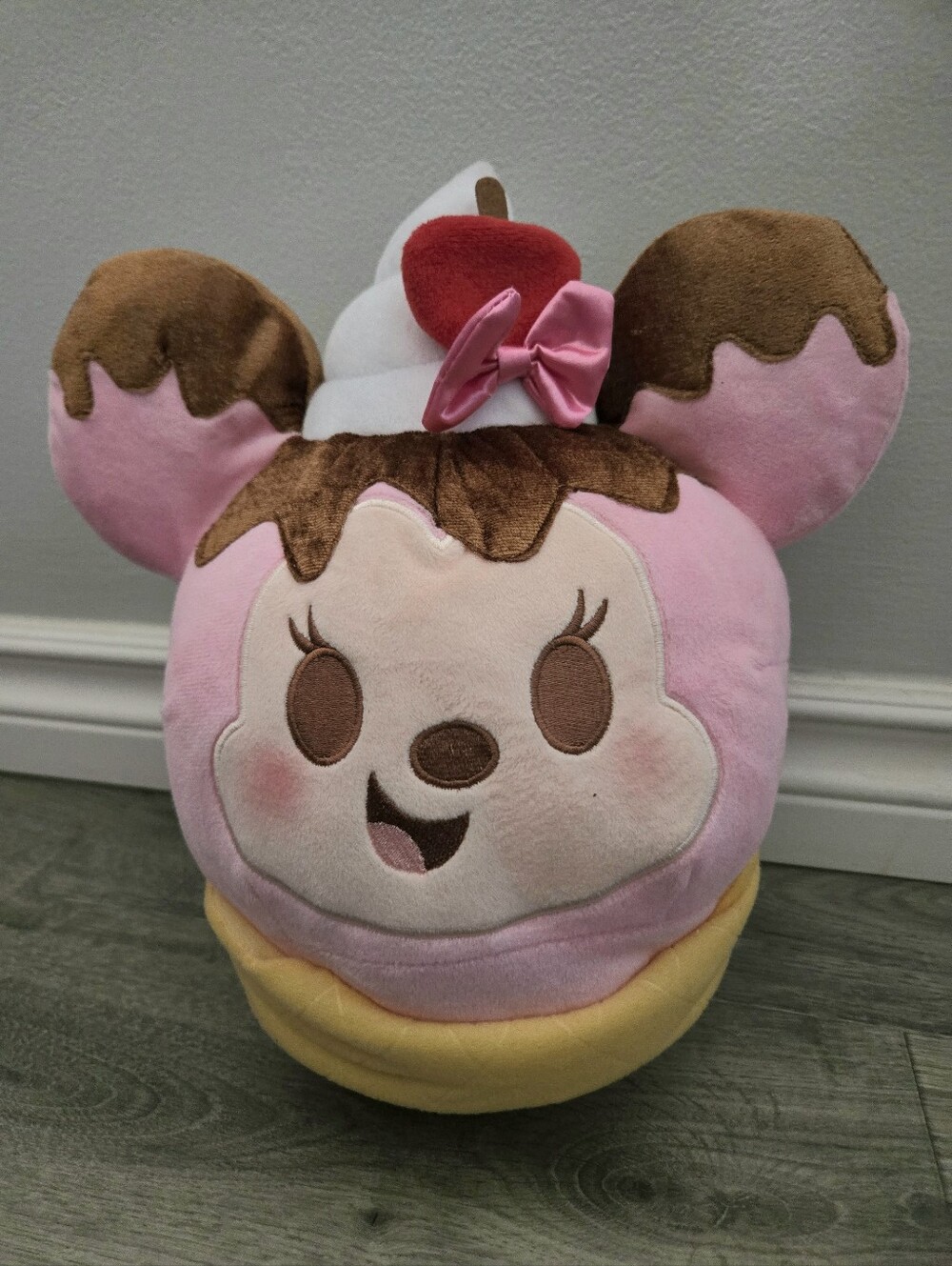 Disney Munchlings Pink Ice Cream Mouse Plush